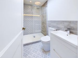 En-suite- click for photo gallery